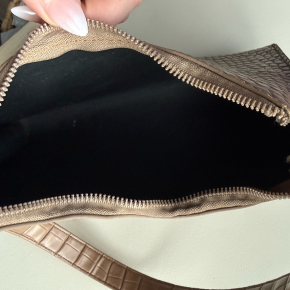 Elegant Brown Croc-Embossed Women's Bag - Picture 2 of 2